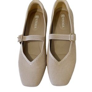 NWOT Vivaia Light Tan Almond Square-Toe Margot Mary-Jane Shoes Size 7